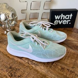Mint Nike Tanjun size 9 worn a few times